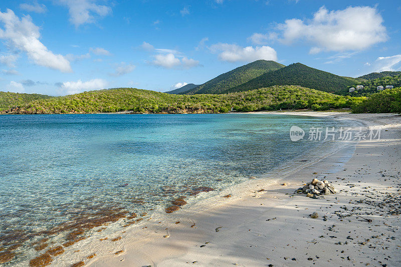 美属维尔京群岛热带加勒比海圣约翰岛上美丽幽静的盐池海滩