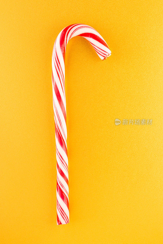 金色背景的圣诞拐杖糖