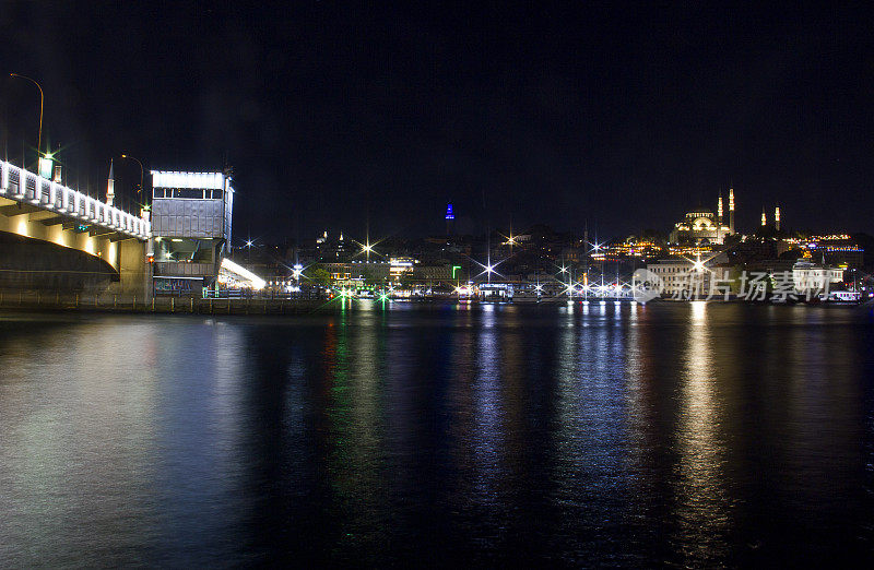 从加拉塔俯瞰伊斯坦布尔的夜景