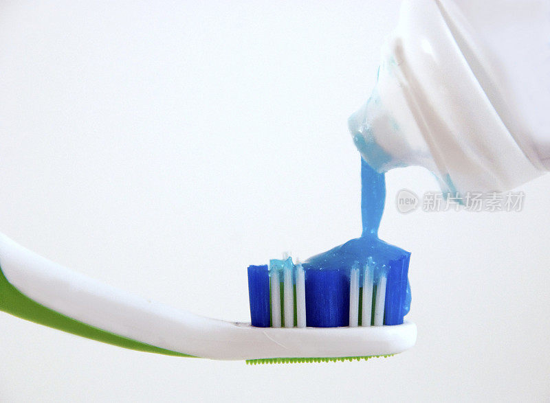 牙刷和牙膏管