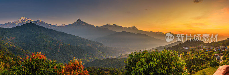 喜马拉雅山上的日出