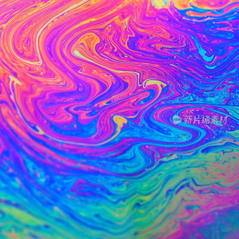 彩虹的颜色是由肥皂、泡沫或油产生的