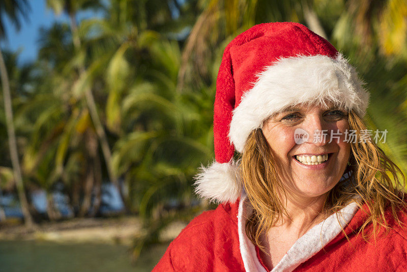 圣诞老人的肖像女人在海滩纳兰霍奇科岛在加勒比参见