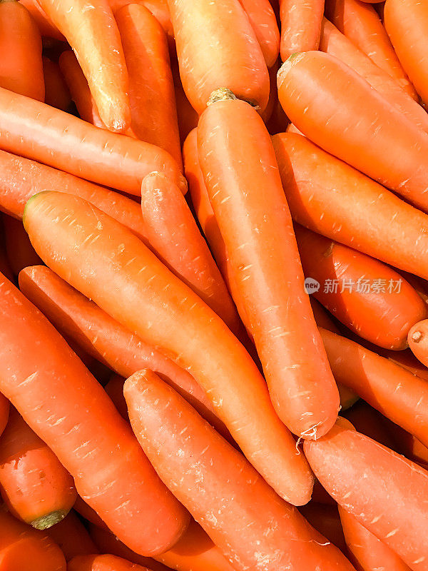 在市场上收了一堆胡萝卜