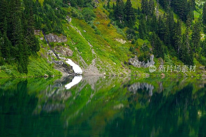 贝克山荒野湖