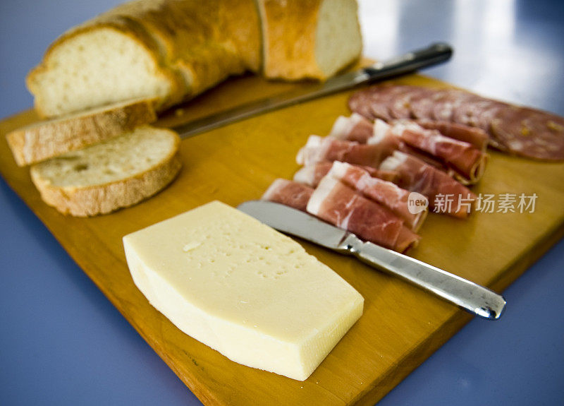 欧洲大陆式芝士火腿拼盘食物硬皮面包