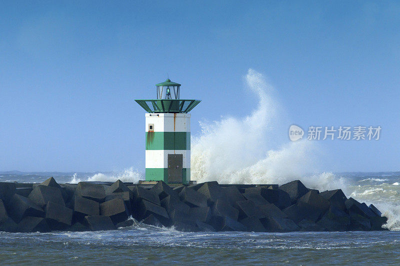 荷兰海岸的暴风雨天气