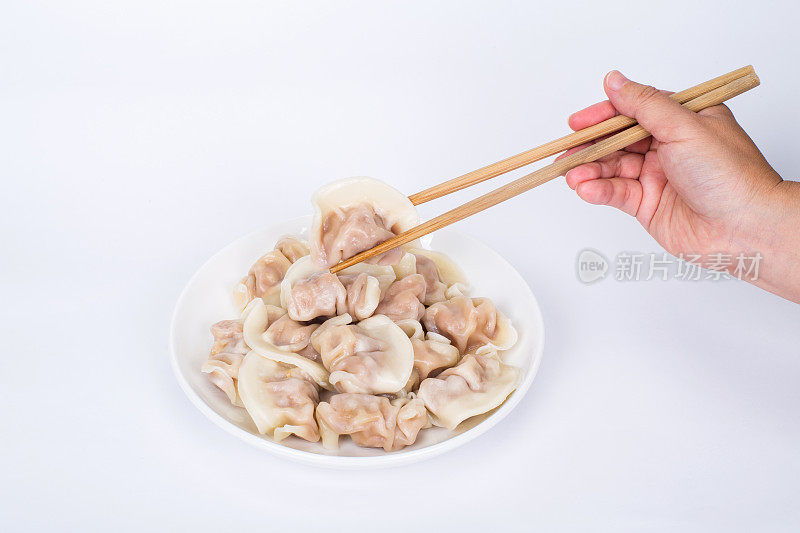 用筷子吃饺子