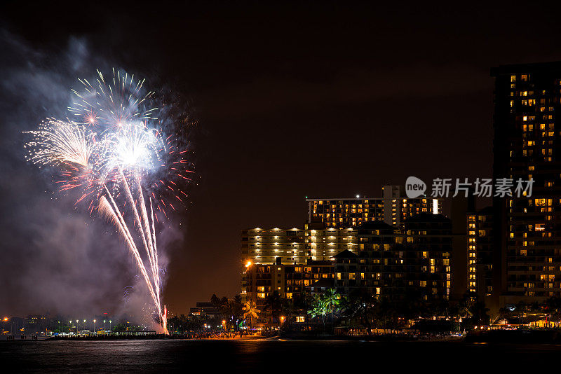 威基基海滩烟花