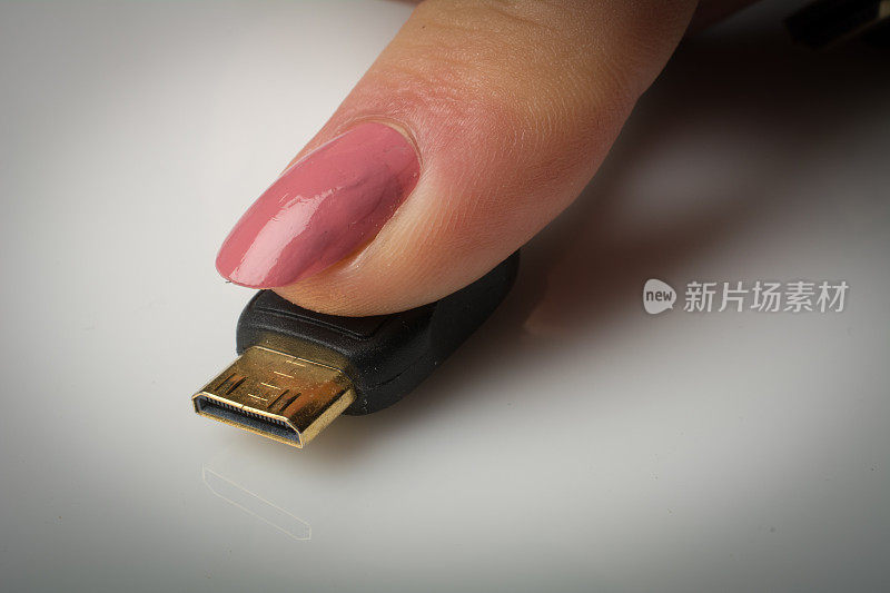 indexfinger与HDMI-c连接器