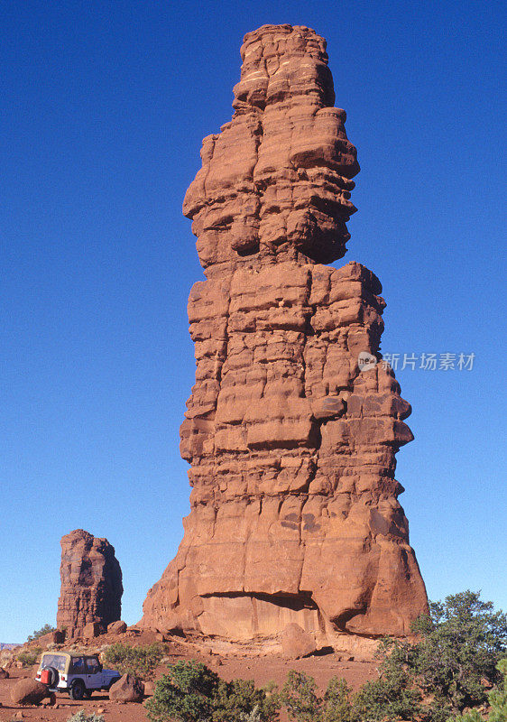 吉普车在峡谷地国家公园，UT