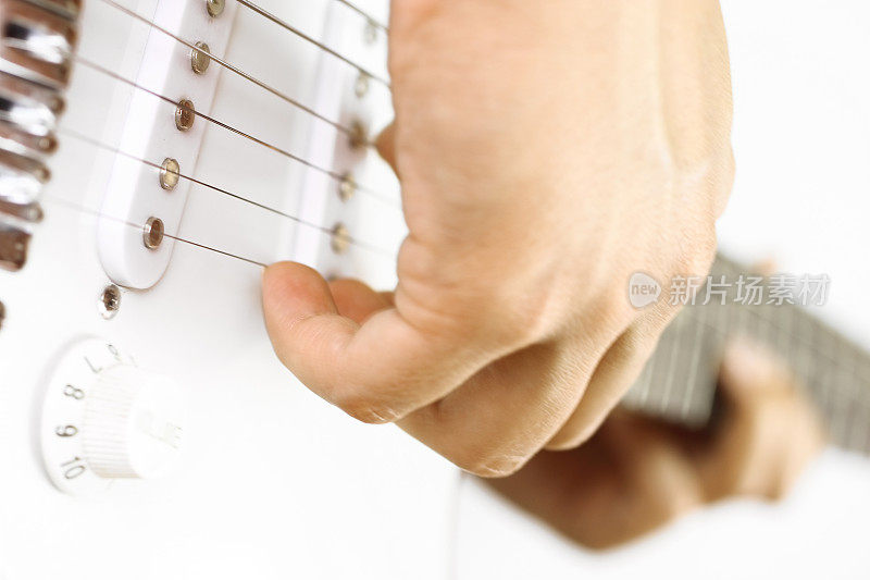 音乐家弹吉他