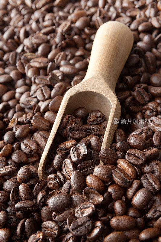 咖啡:咖啡豆和勺子