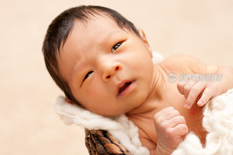 可爱的新生婴儿-亚洲种族