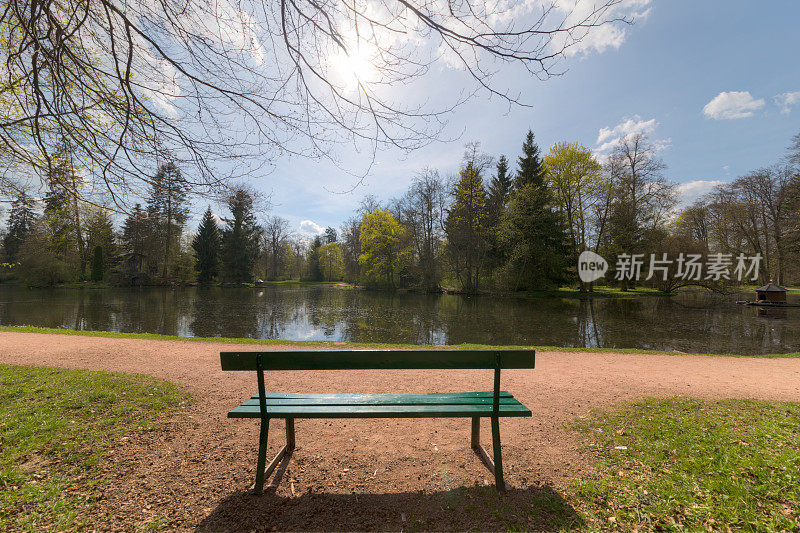 德国多瑙辛根城堡公园的长凳