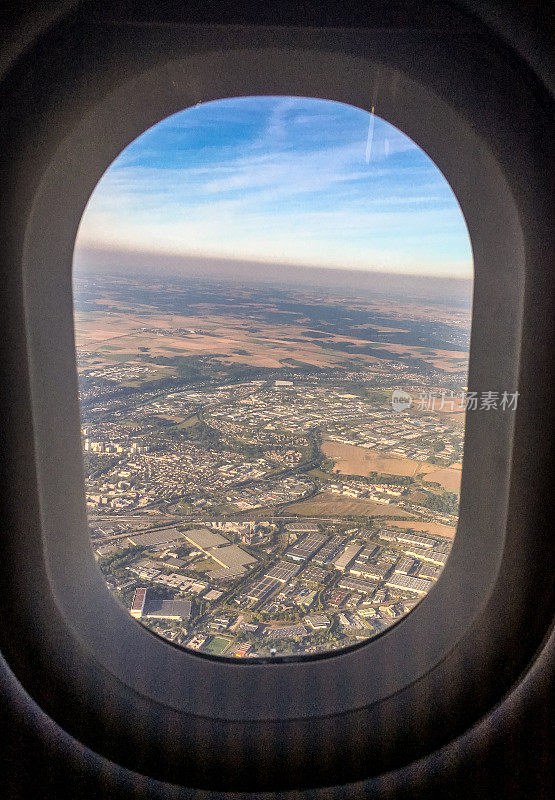 从法国巴黎降落的飞机上看到的景象
