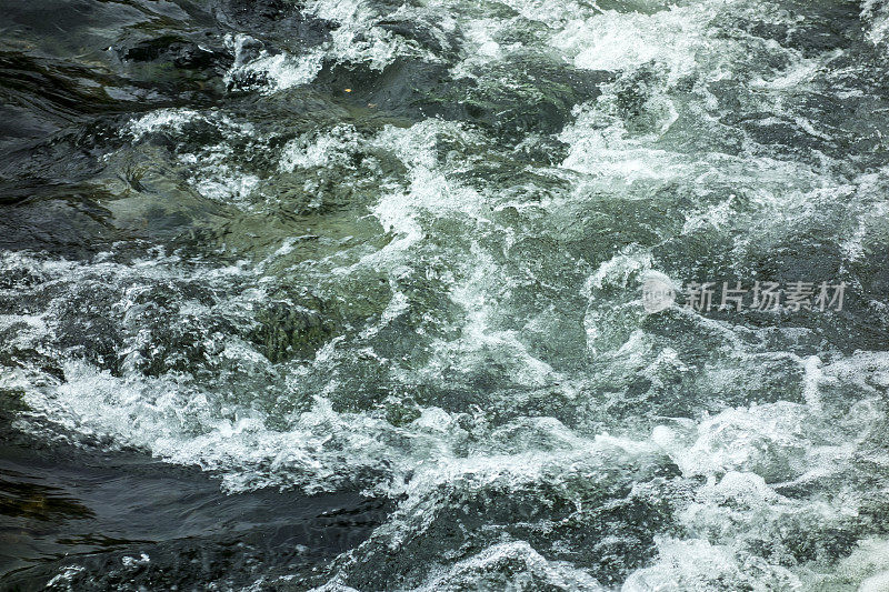 流水和波浪