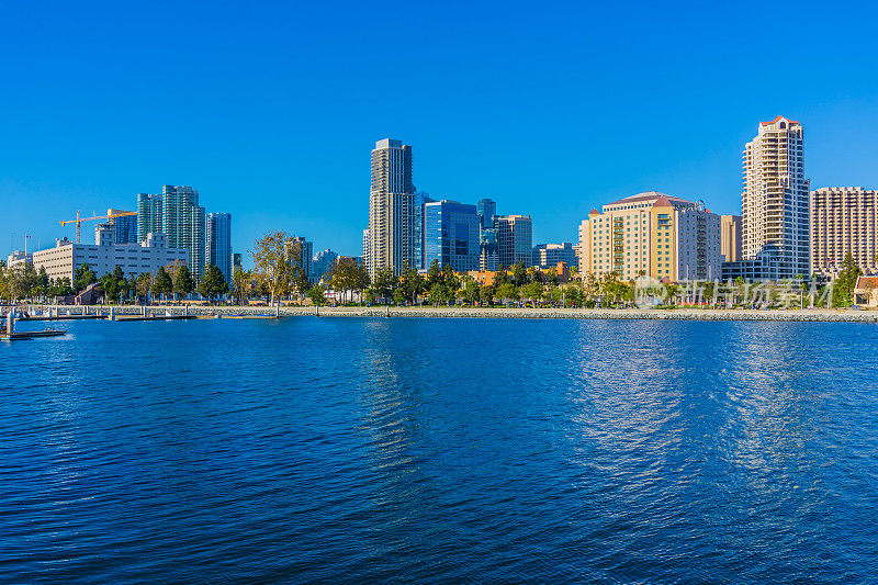 圣地亚哥摩天大楼的天际线海滨和港口，加州(P)