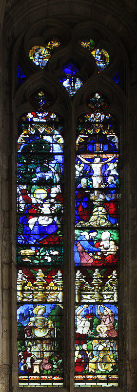 中世纪彩色玻璃窗