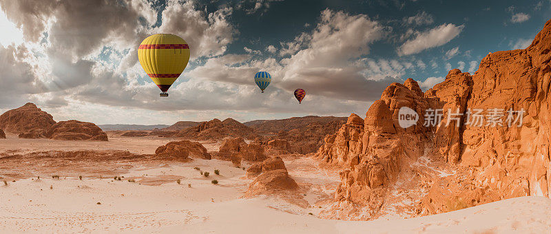 热气球飞越沙漠