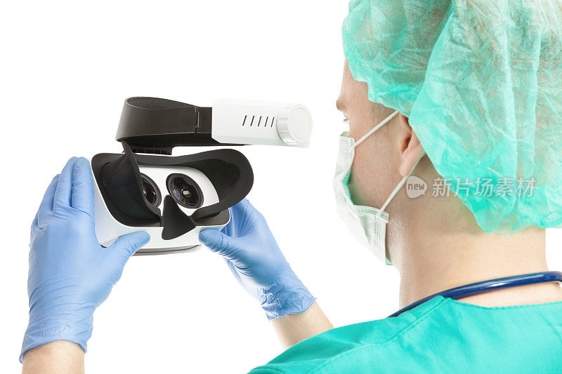 医生与VR眼镜在白色背景