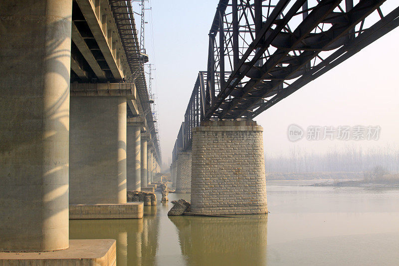 滦河铁路桥，特写照片