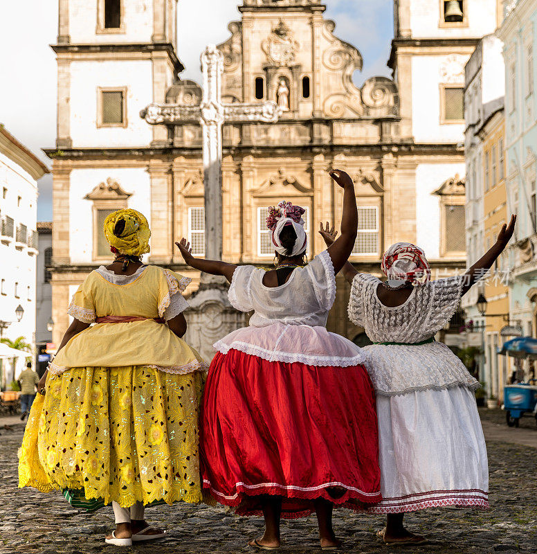 在巴西巴伊亚州萨尔瓦多著名的Pelourinho的“Baianas”群