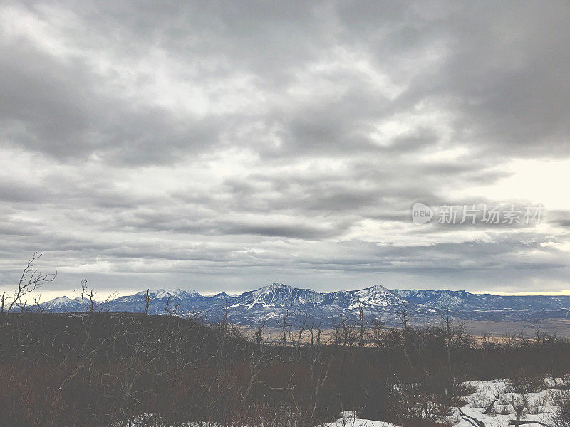 白色的风景-高海拔的科罗拉多西部冬季雪山
