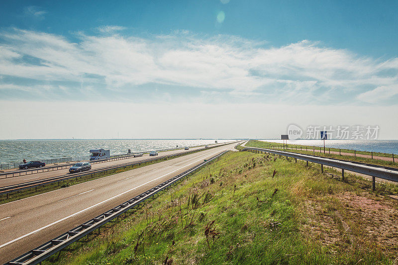 Afsluitdijk连接了荷兰的两个省