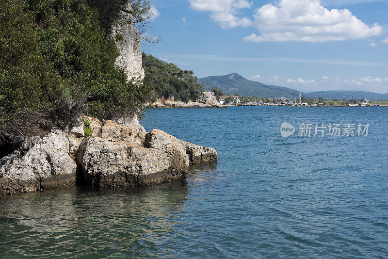 小海湾，在遥远的阿卡背景