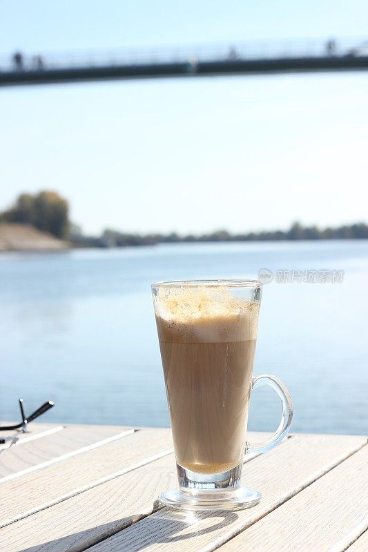 一杯奶油咖啡