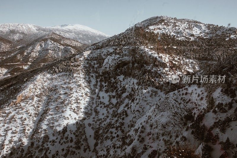 的雪山