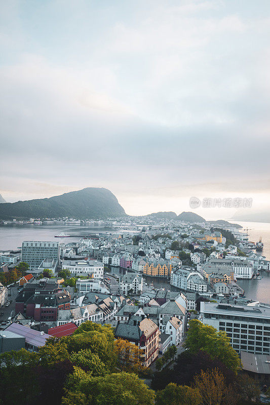 来自Fjellstua观点的Alesund