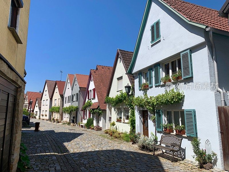 中世纪德国小镇的鹅卵石街道