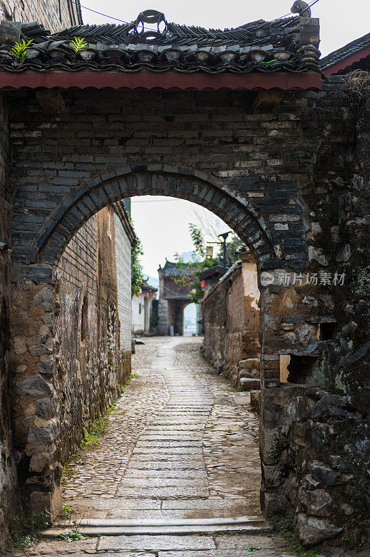 中国传统古村落的古人行道