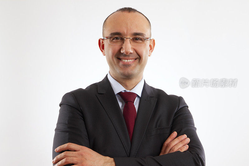 自信的商人摆姿势