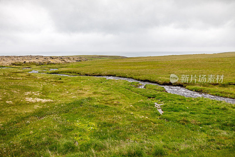 冰岛风景中的沟渠