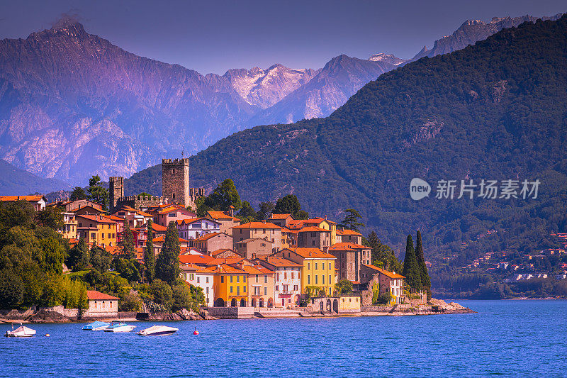 圣玛丽亚雷佐尼科湖和高山景观-伦巴第，意大利