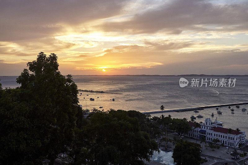 城市天际线视图萨尔瓦多湾的所有圣徒