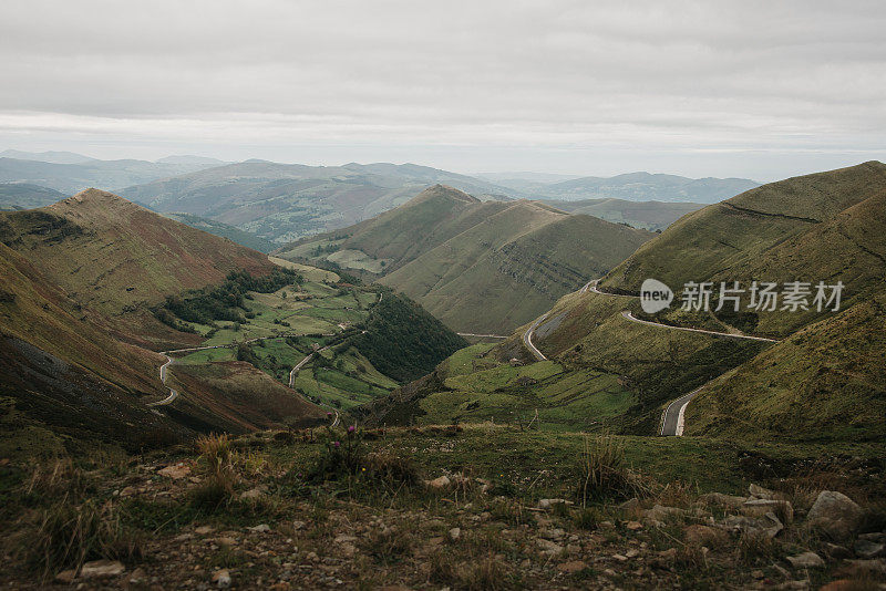 西班牙坎塔布里亚美丽的山景