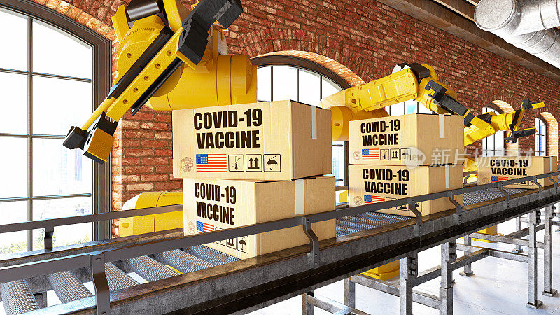 COVID-19疫苗与美国国旗生产线。传送带上的盒子