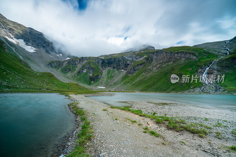 高山融水湖高山上