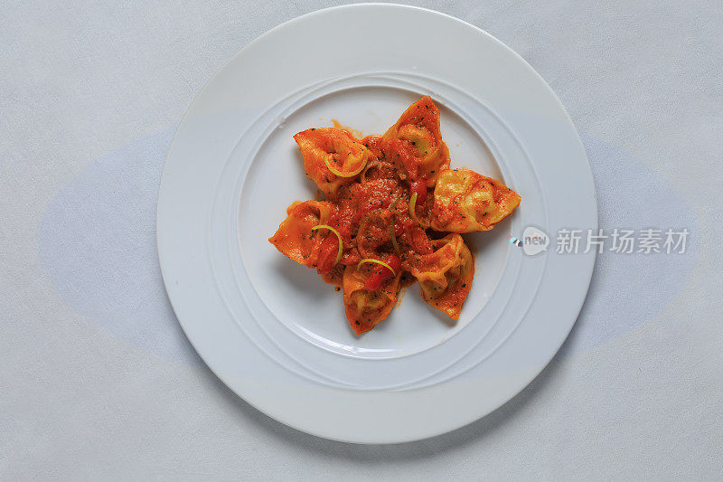 饺子和番茄酱，意大利菜