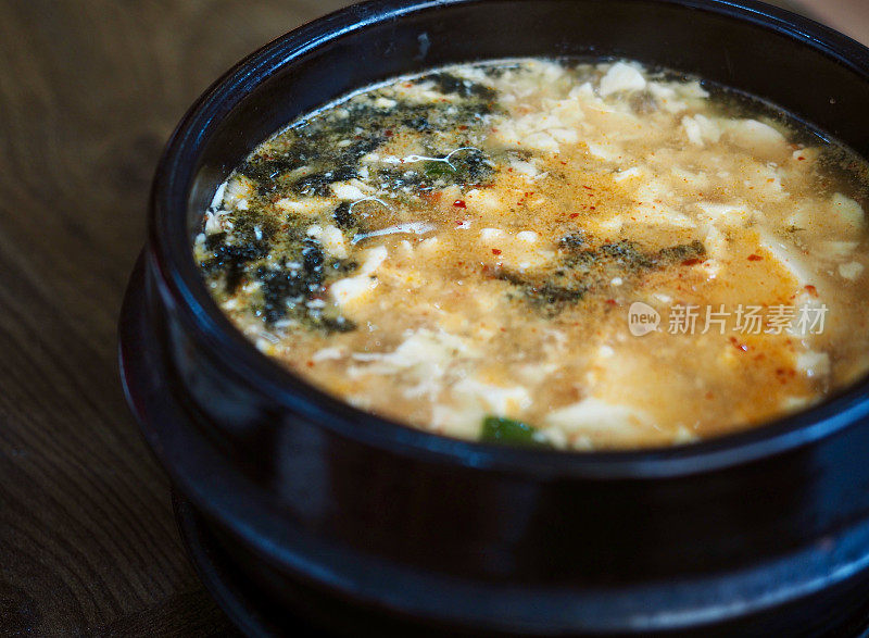 韩国传统食品软豆腐炖