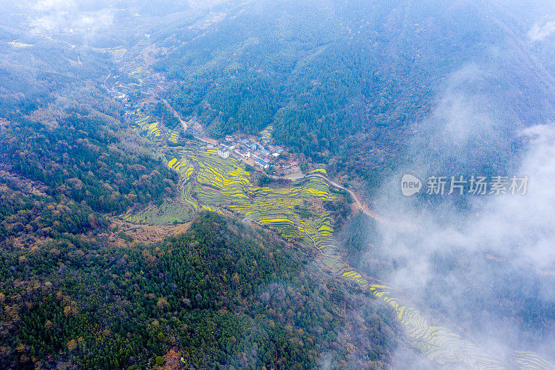 山景，大雾弥漫