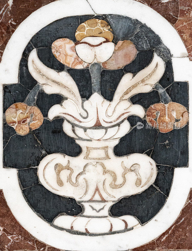 意大利西西里岛农业要塞教堂内的古代陶瓷大理石装饰