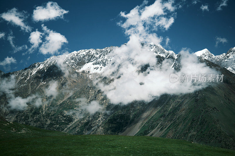 南天山巴斯科恩山脉的观景