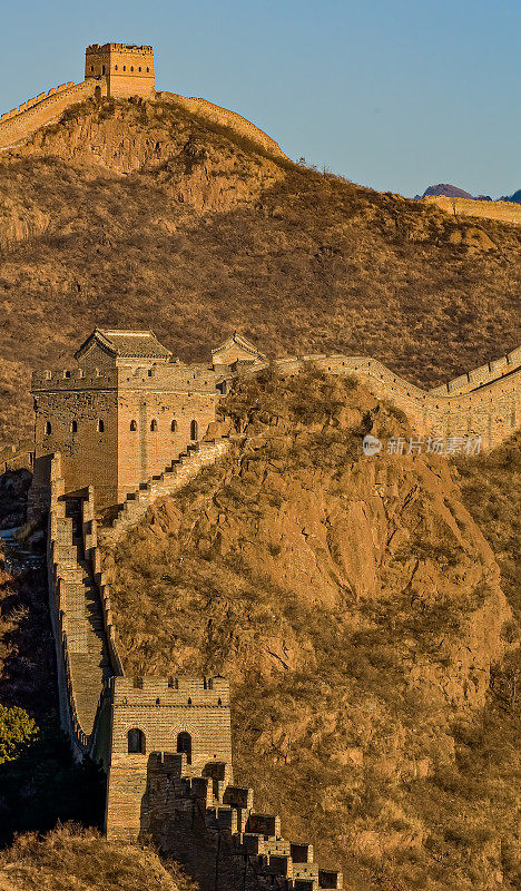 中国的金山岭长城，金山岭长城，建于明朝1368年至1389年，由戚继光将军于1567年至1570年重建。建在金山之上。