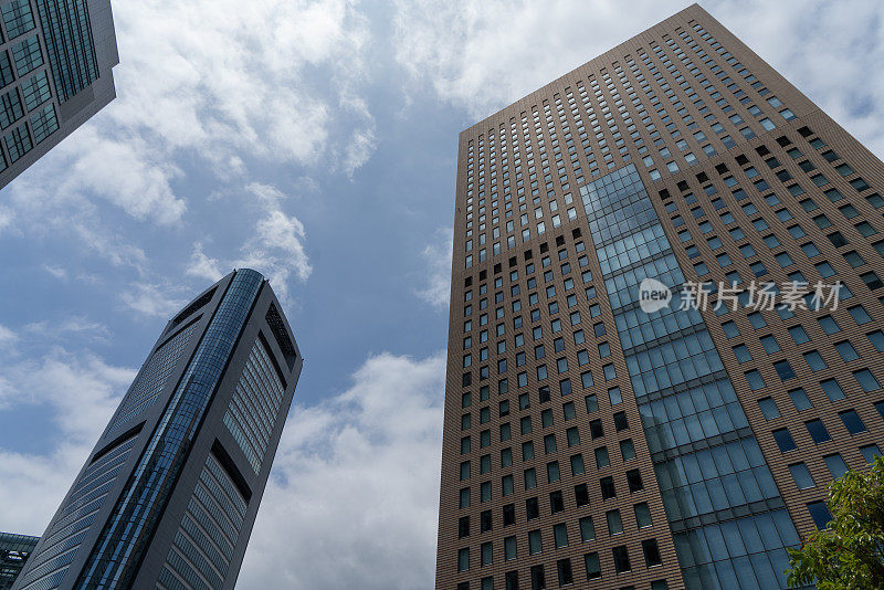 日本东京盐沼市的摩天大楼。