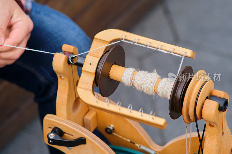 手工纺毛线是许多人的爱好